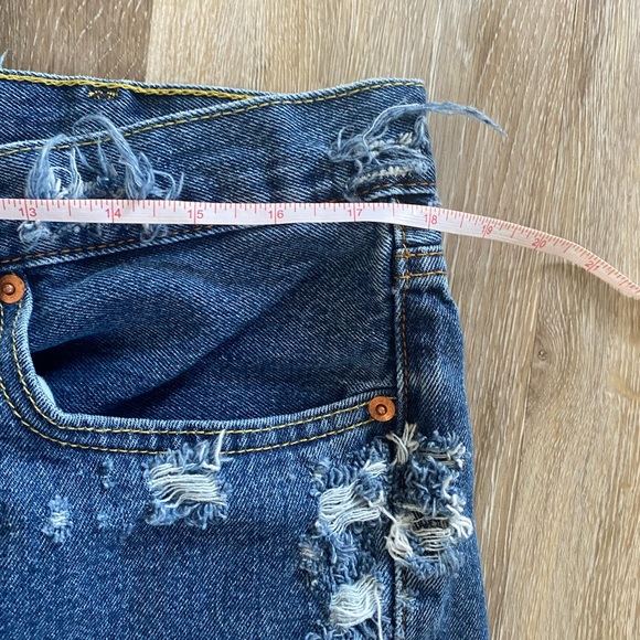 LEVIS vintage distressed short (too big for me) :( - Picture 7 of 14